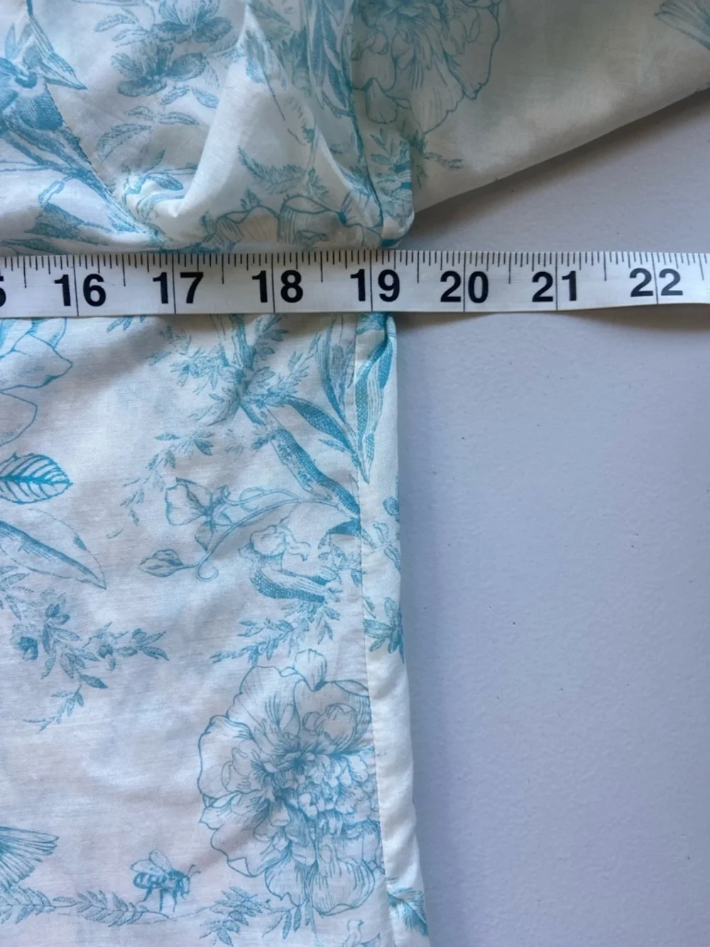 Alice + Olivia Kurt Ruffle Pintuck Blouse Antique Butterfly Off White M Silk - Picture 10 of 11